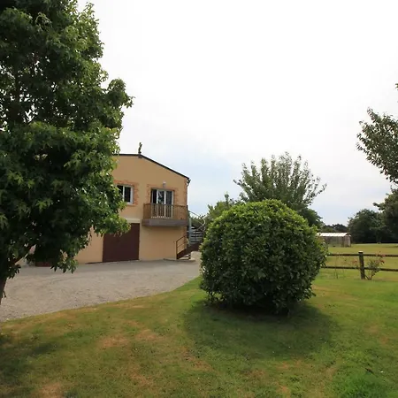 Les Ecuries Deroumard * Magneville
