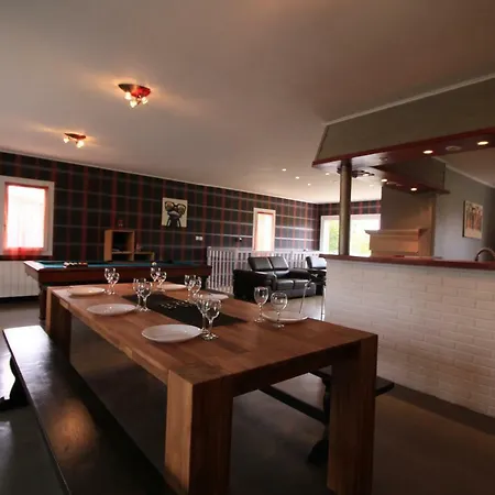 Les Ecuries Deroumard Bed & Breakfast
